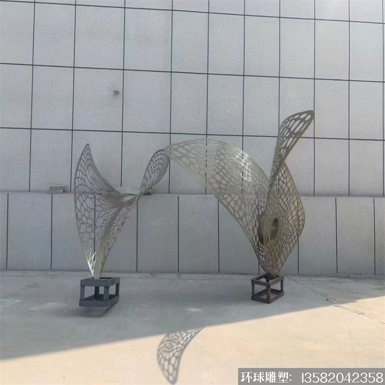 不锈钢异型镂空叶子雕塑3