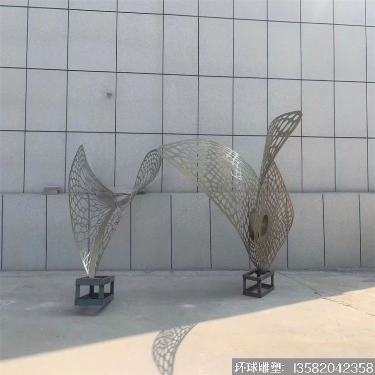 不锈钢异型镂空叶子雕塑7